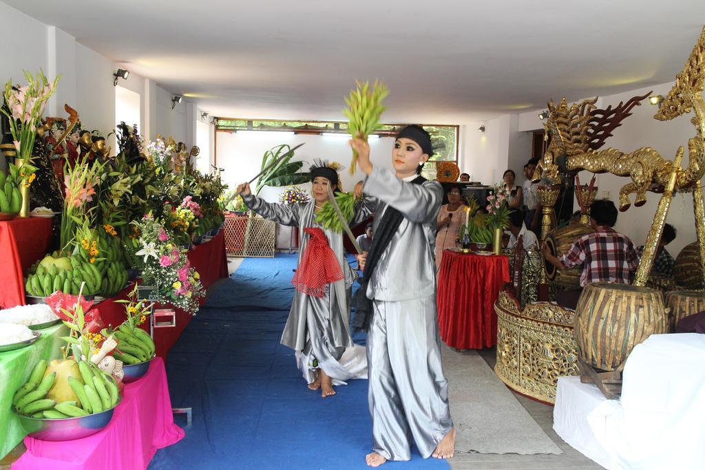 Alfa Hotel Yangon Extérieur photo
