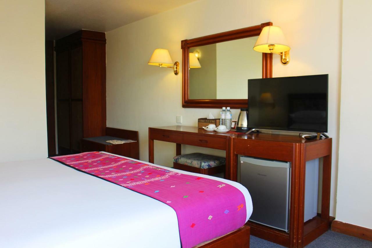 Alfa Hotel Yangon Extérieur photo