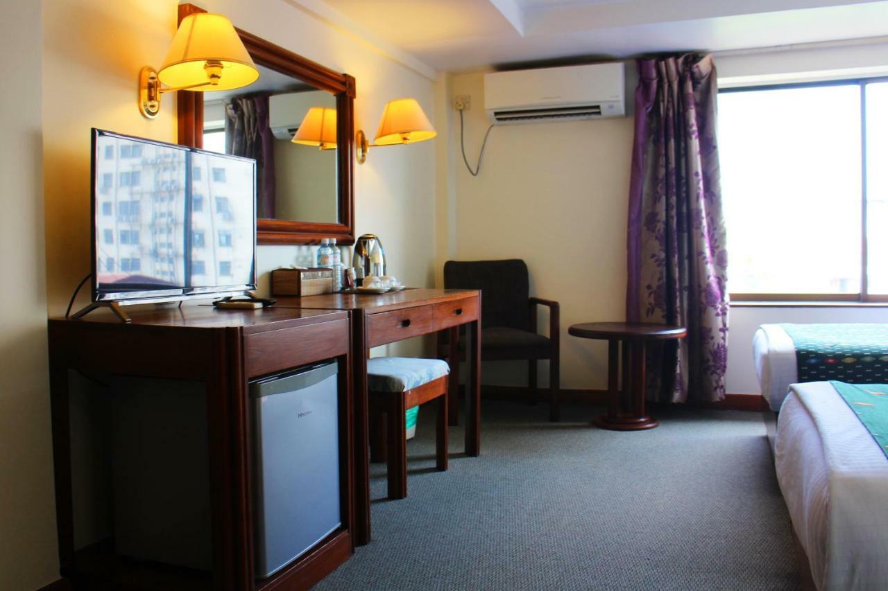 Alfa Hotel Yangon Extérieur photo